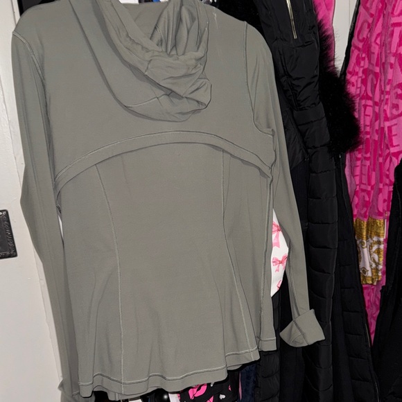 Lululemon Zip-Up Hooded Jacket Size 12
Women's - Picture 5 of 6